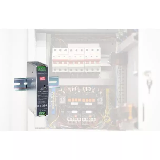 What Size Circuit Breaker should be used with the MEAN WELL DDR-120B-48?